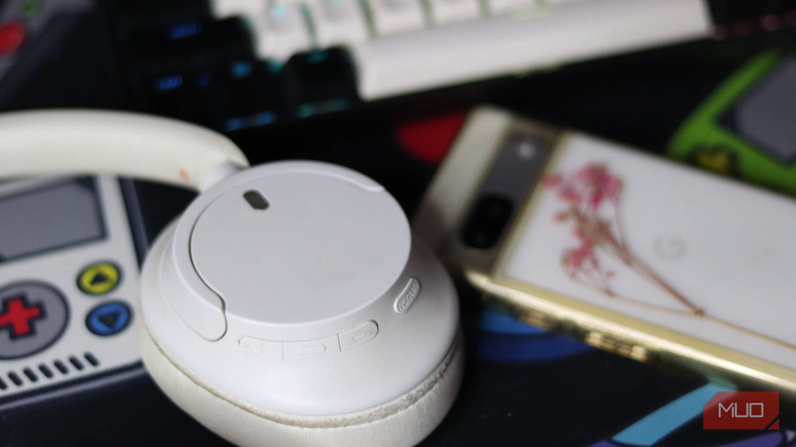 headphones-with-multipoint-bluetooth-featured