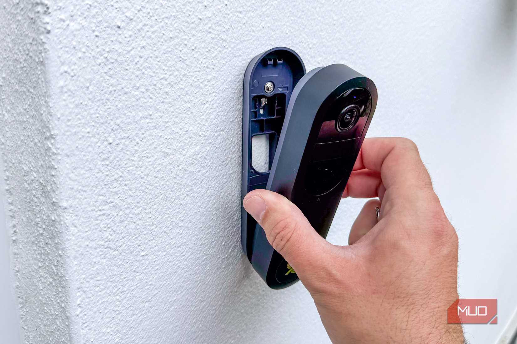 reolink doorbell battery and chime review - mounting on wall