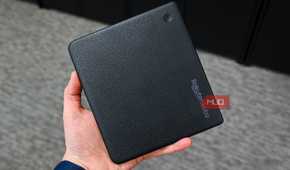 Back of the Kobo Libra Colour being held
