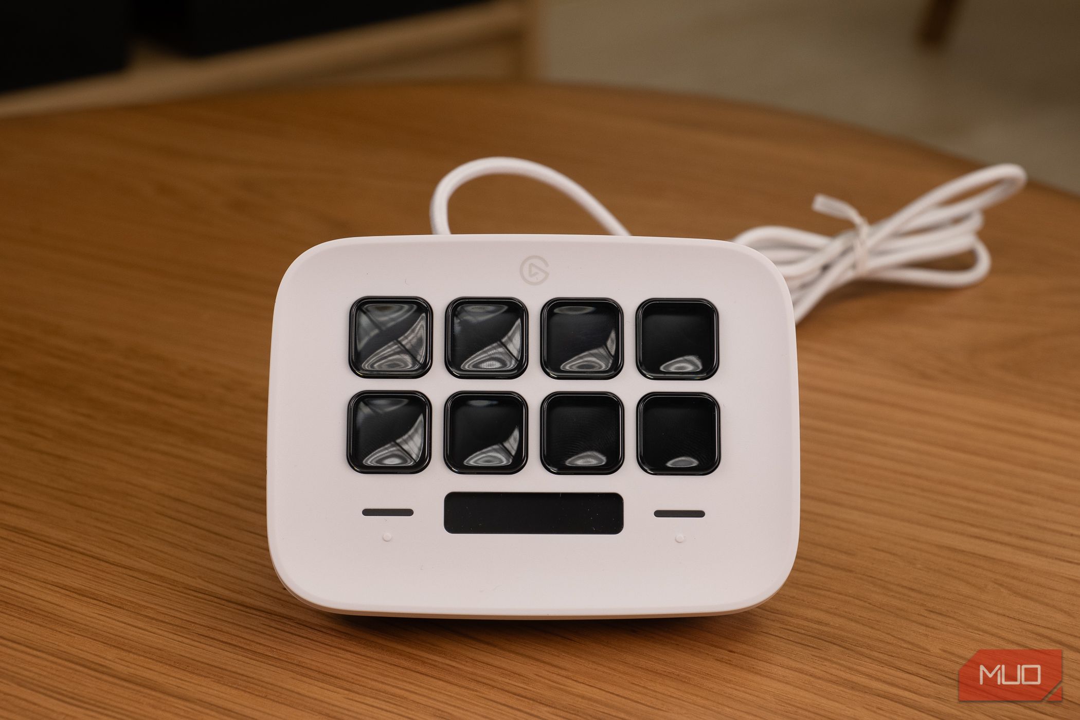 elgato-stream-deck-neo-on-a-