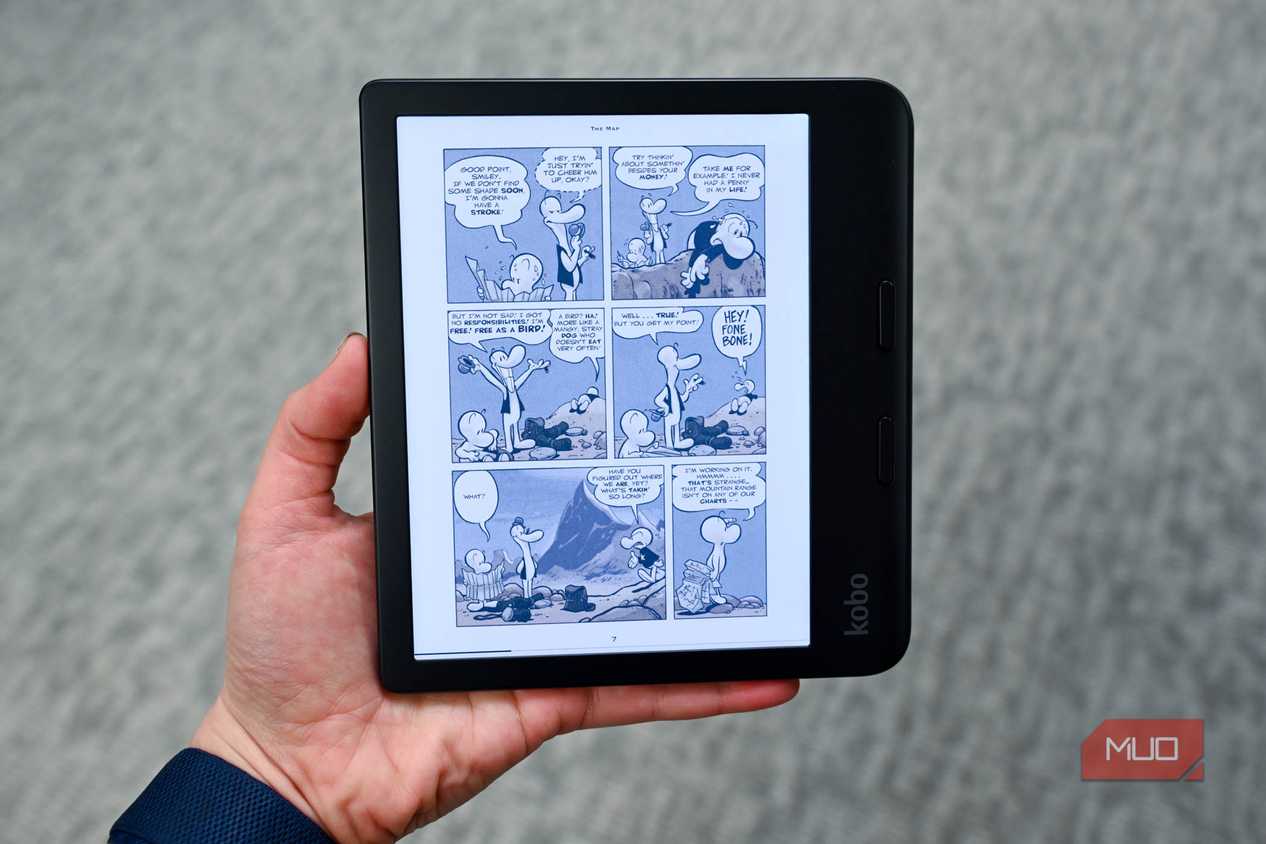 Person reading the comicbook Bone on the Kobo Libra Colour