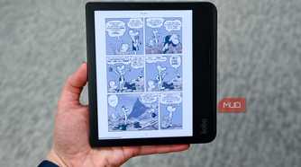 Person reading the comicbook Bone on the Kobo Libra Colour