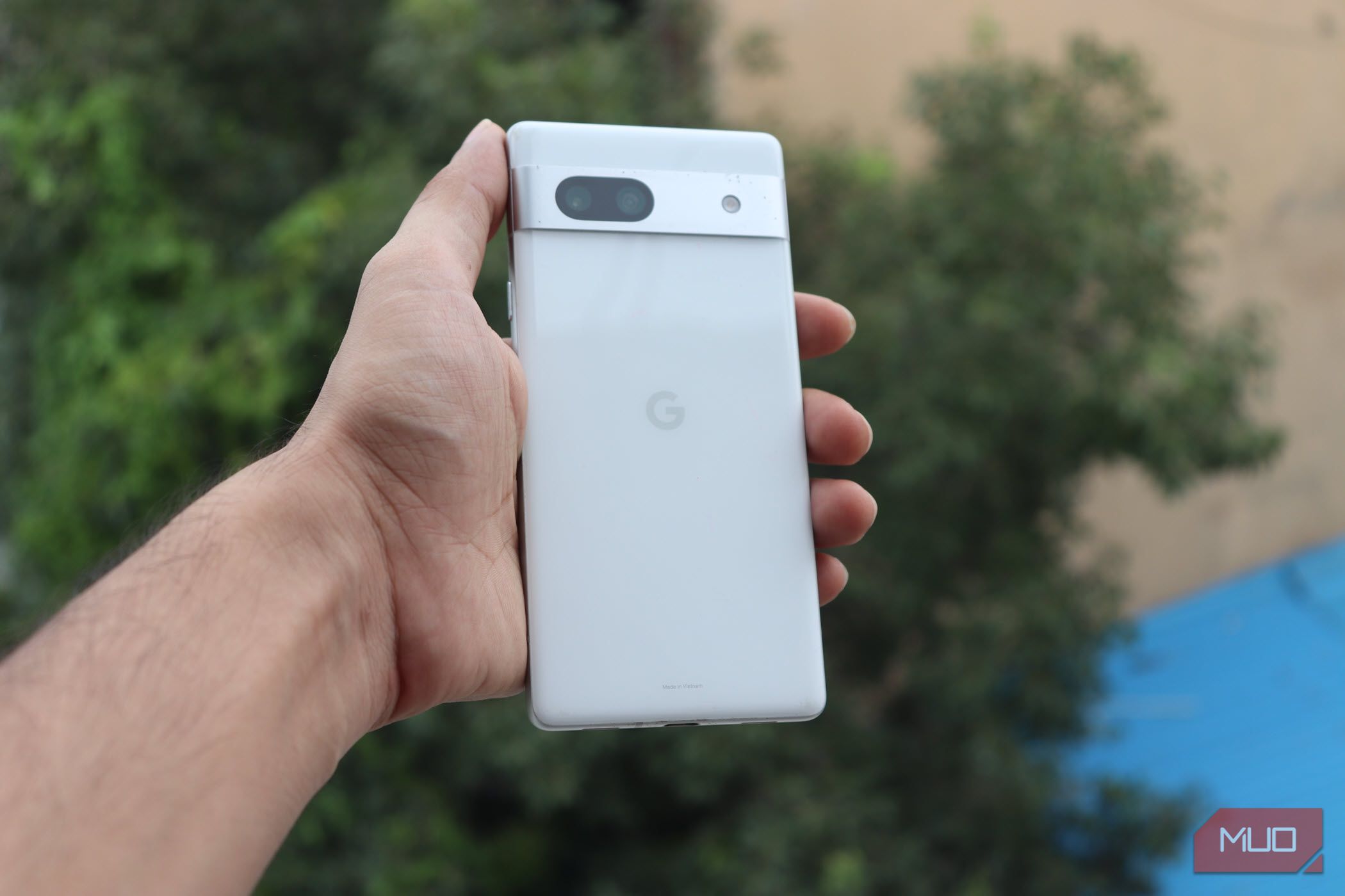 6 jobs for the old phone in your drawer that beat buying a gadget