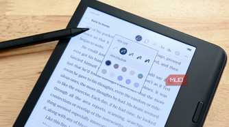 Stylus with the Kobo Libra Colour on desk