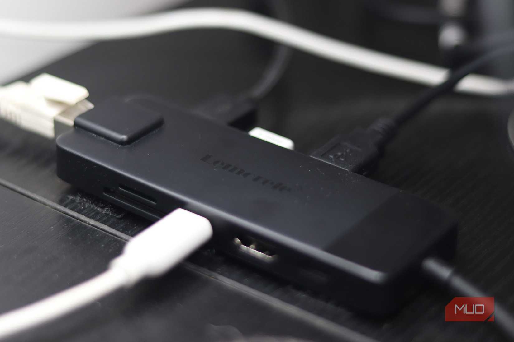 Concentrador USB-C que muestra diferentes puertos