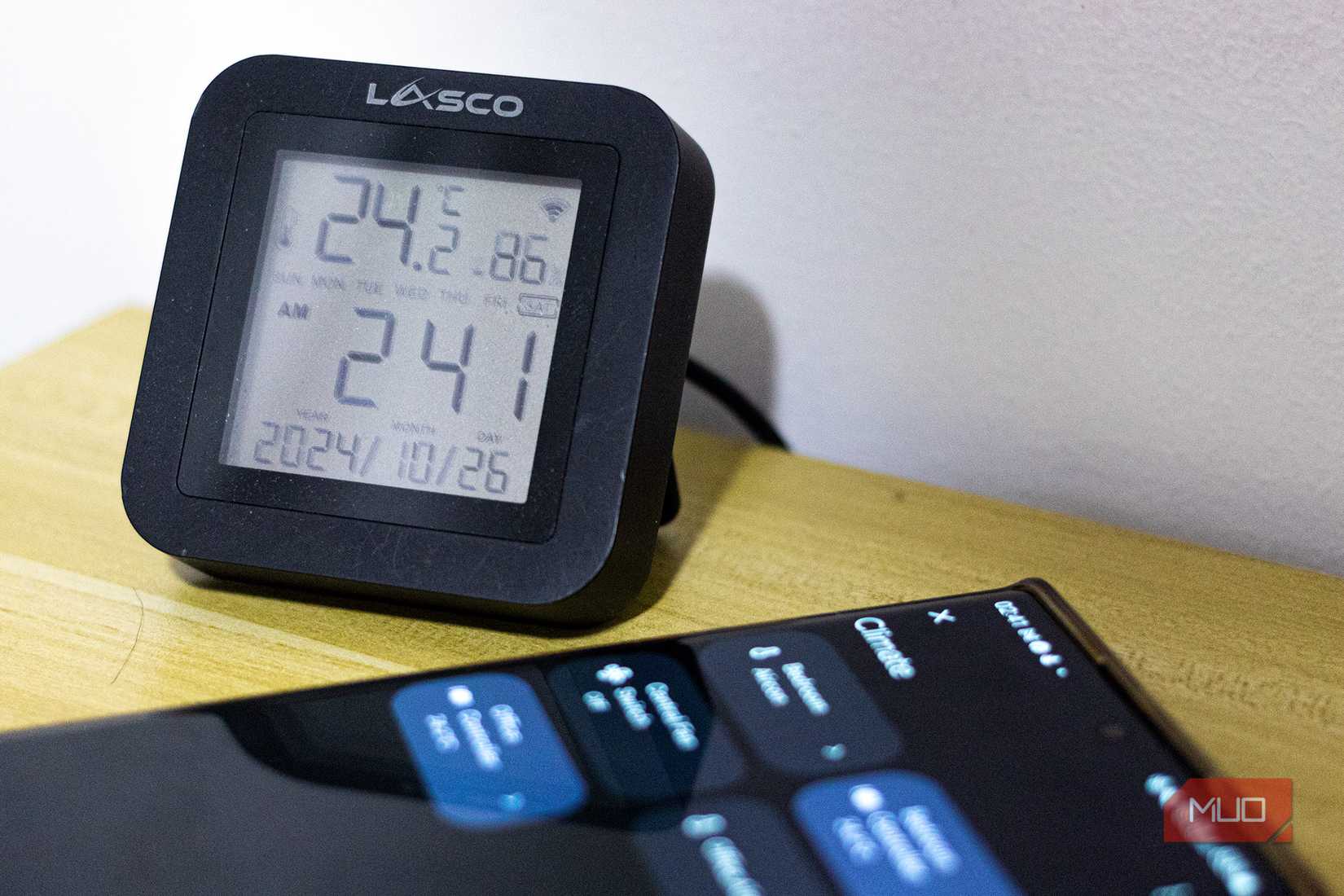 Lasco smart remote with humidity and temperature sensors