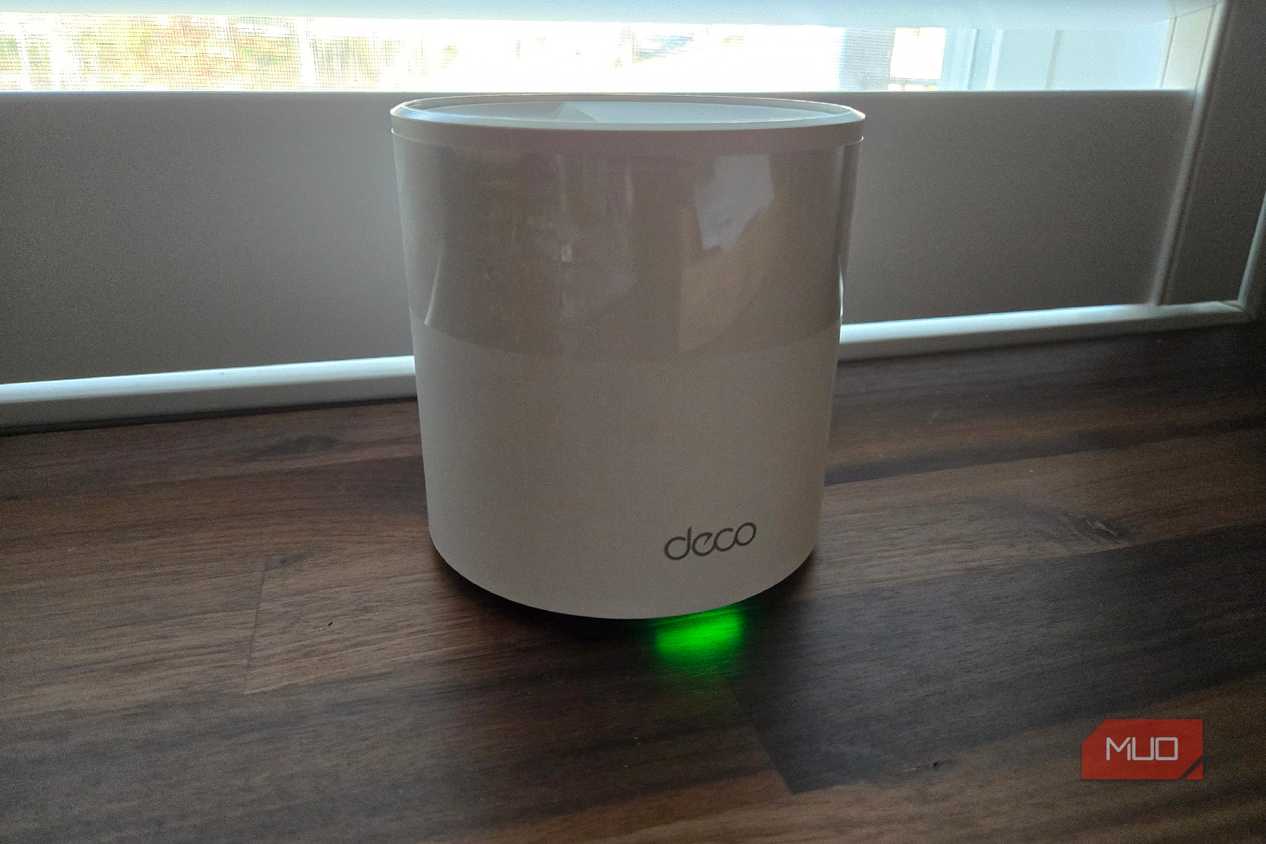 TP-Link Deco mesh Wi-Fi node on a desk.