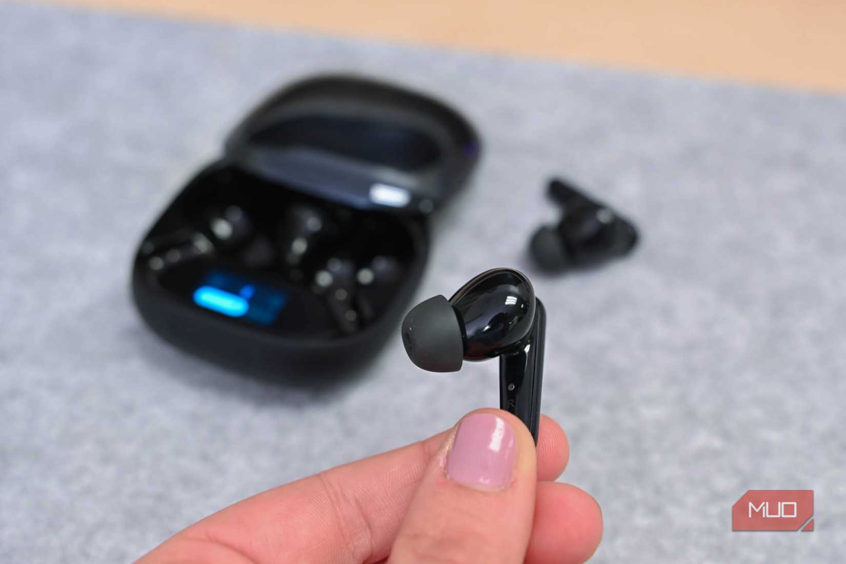 یک هدفون تک ساندکور لیبرتی ۴ پرو