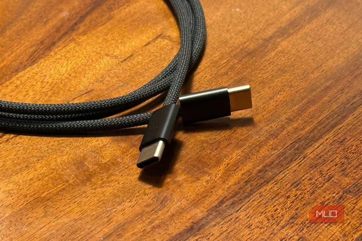 two ends of a usb c to usb c cable kept on a wooden table