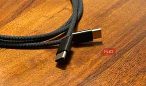 two ends of a usb c to usb c cable kept on a wooden table