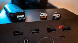 USB devices on top of a PC with USB 2.0 and 3.0 ports