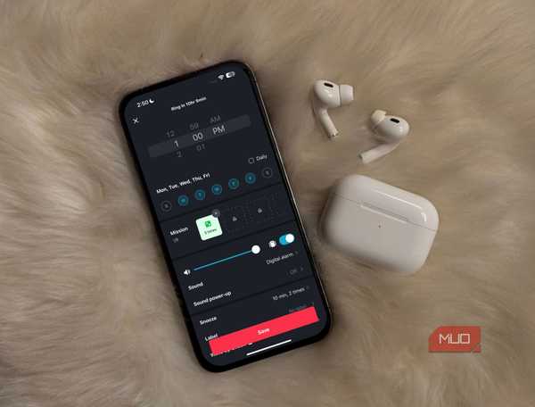 Setting an alarm in the Alarmy app