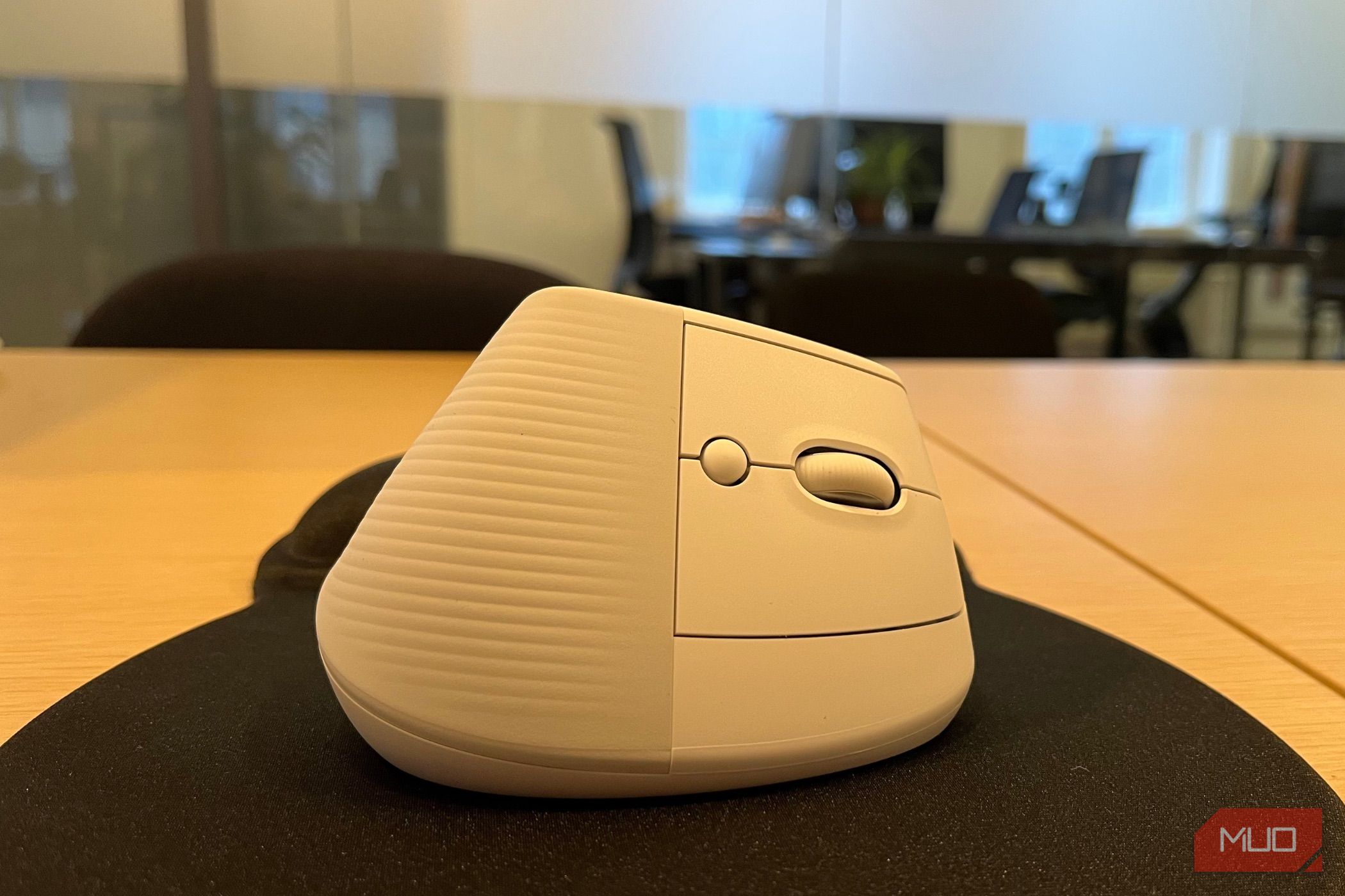 【洋書・美品】What's Wrong with my Mouse? Unboxing and Review of the Memzuoix 2.4G LED Wireless Mouse