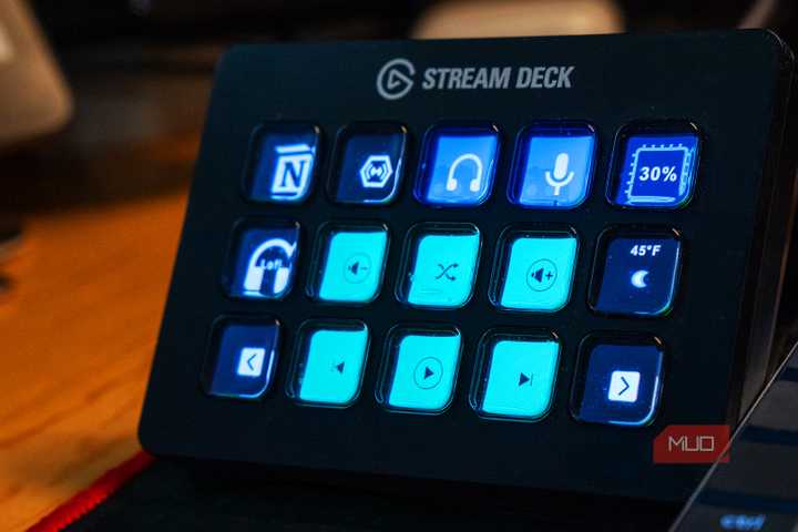 Elgato Stream Deck Mk.2 on a Desk.-2