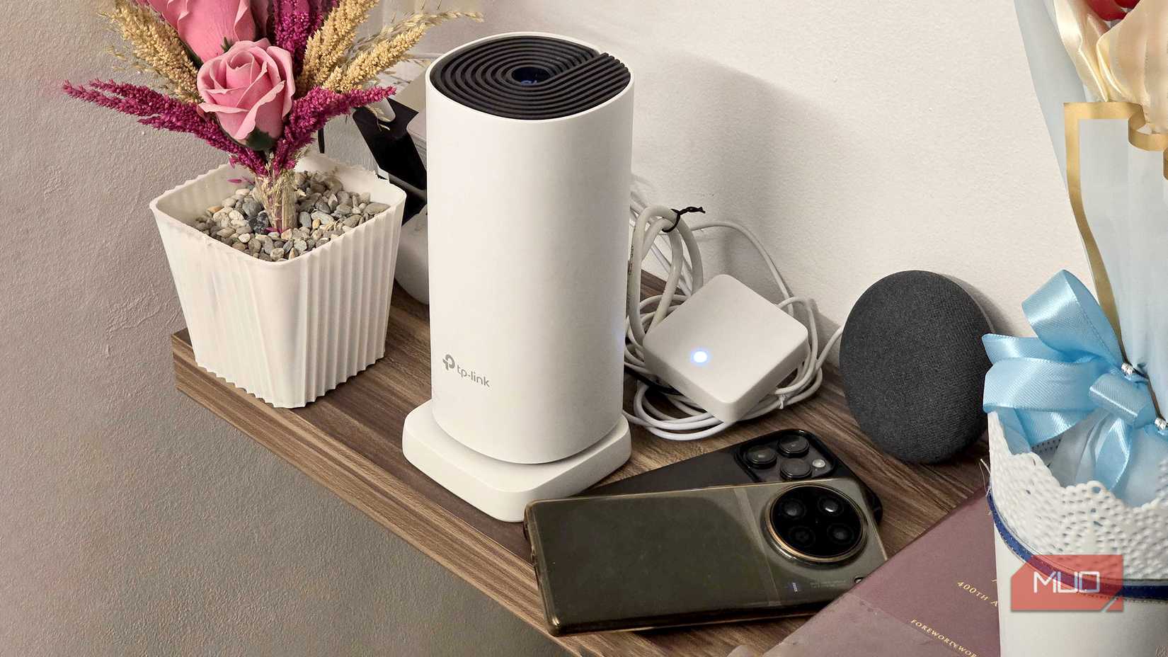 Smartphones connecting to guest Wi-Fi connection