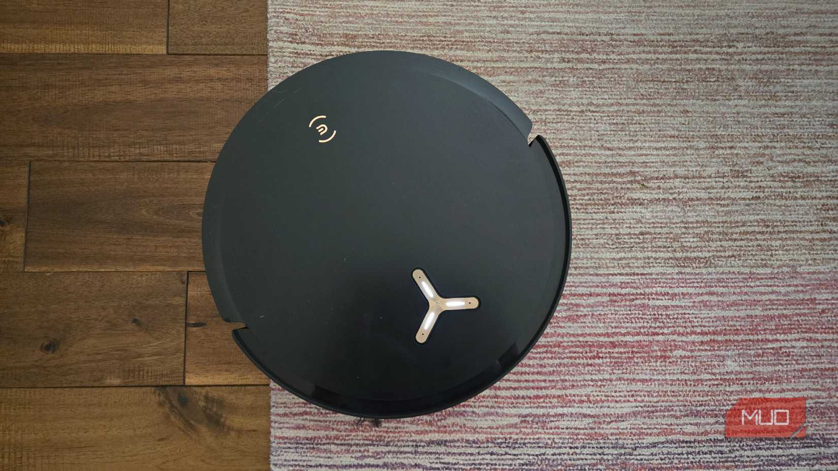 Ecovacs X8 Pro Omni shifting from hardwood floor to a carpet.