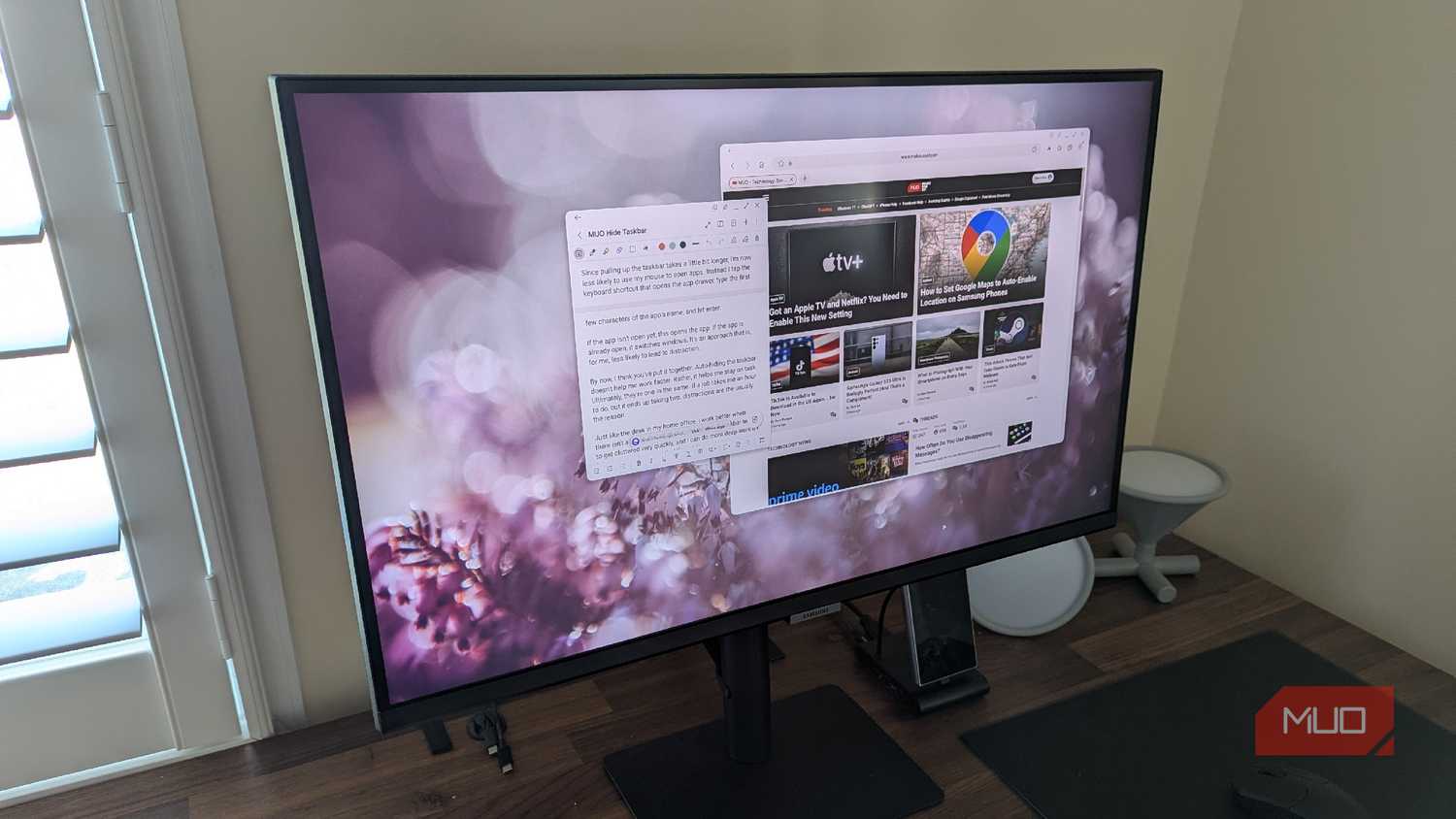 Samsung DeX on a monitor with the taskbar hidden.