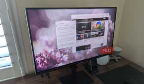 Samsung DeX on a monitor with the taskbar hidden.