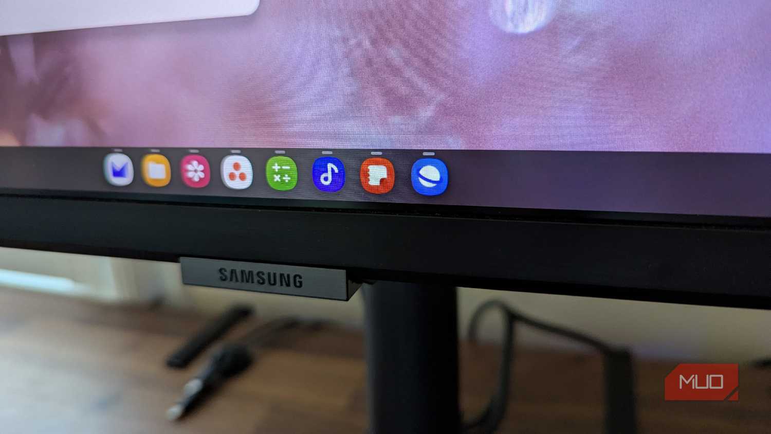 The taskbar visible on Samsung DeX.