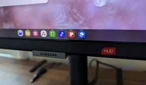 The taskbar visible on Samsung DeX.