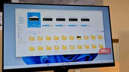 ファイル パイロット Windows 11 を実行している BENQ モニターでファイル エクスプローラーを開きます