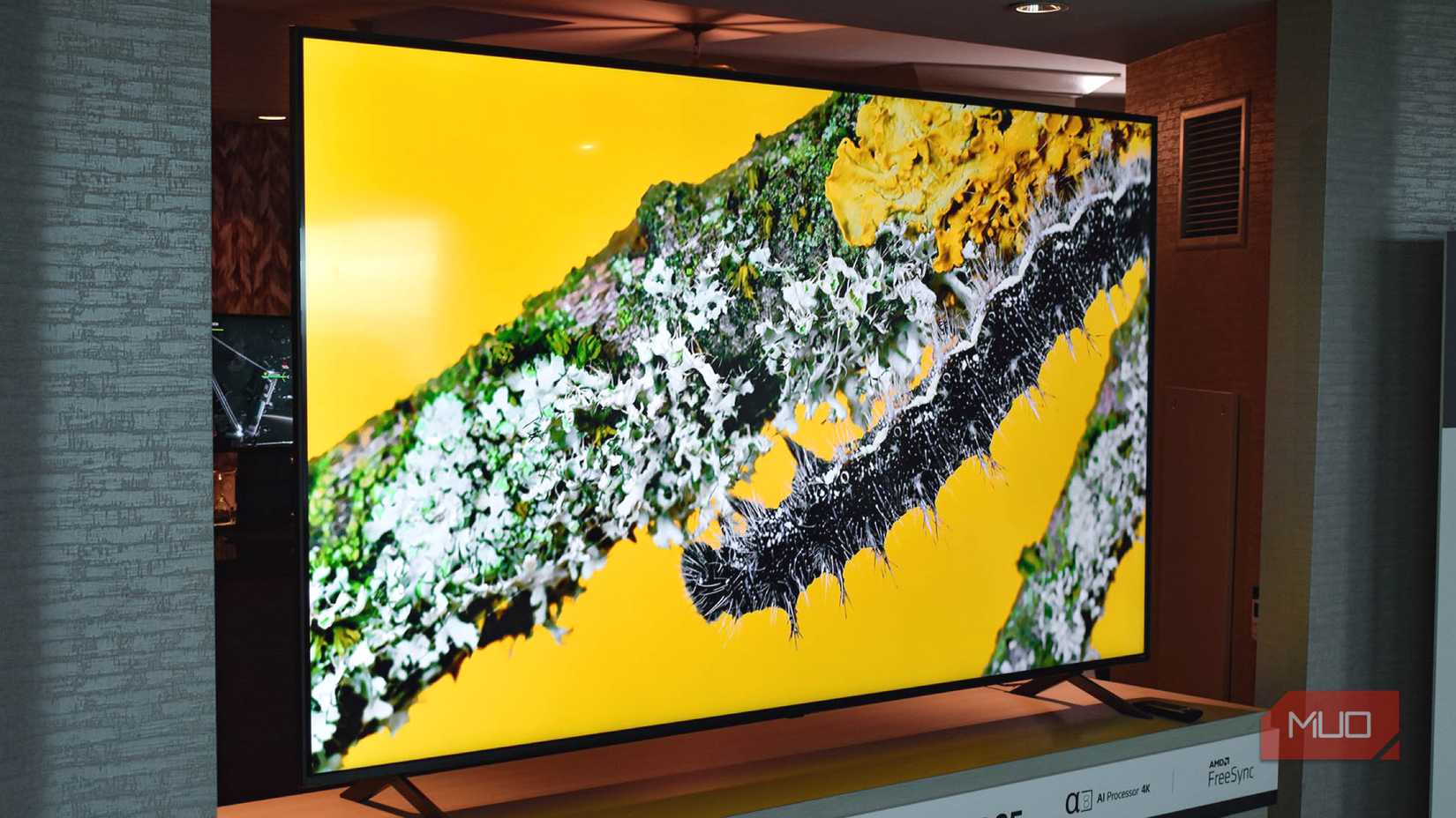 LG QNED85 86 Inch Smart TV on display.