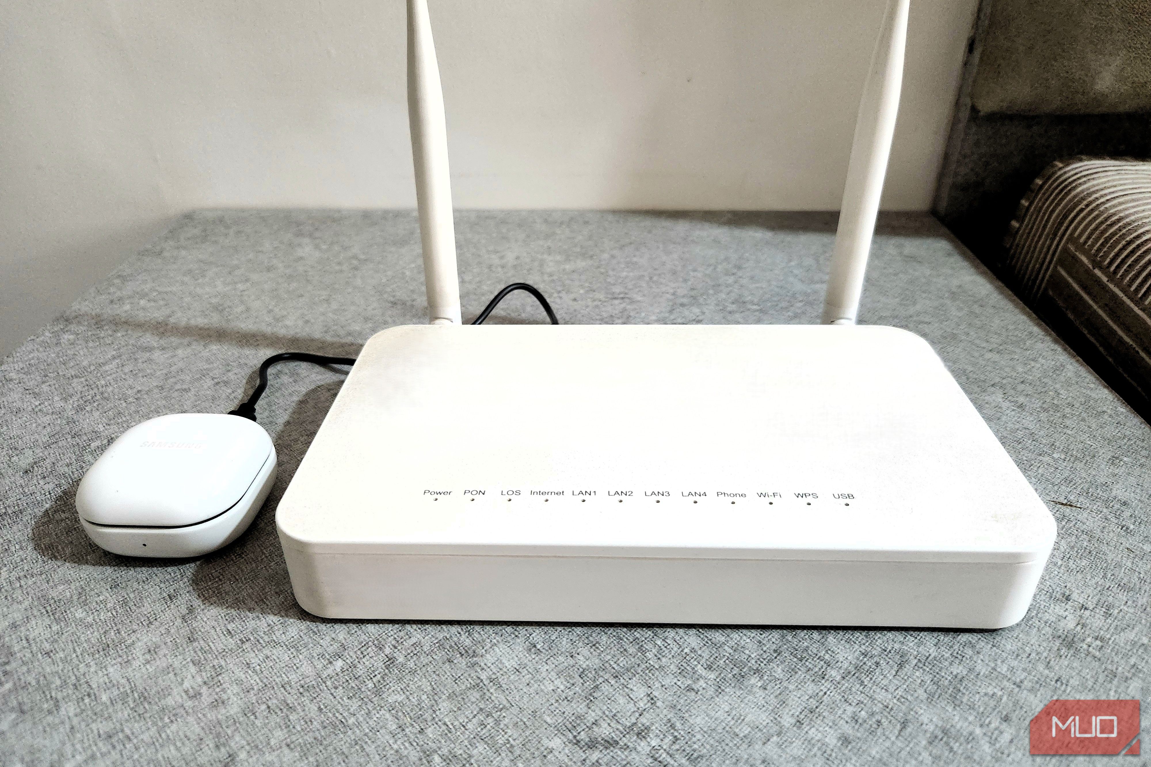 Bluetooth headphone charging via Router