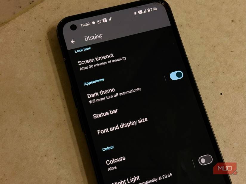 Dark mode setting on an Android phone