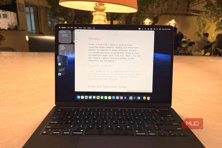 Obsidian on a MacBook set on a table
