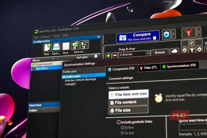 FreeFileSync App open on a BENQ Monitor