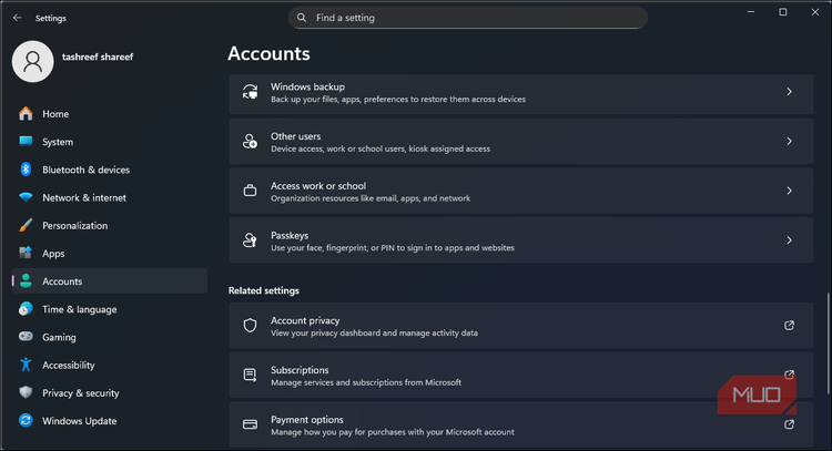 Accounts tab open on the Windows 11 Settings app