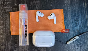 Airpods cleaning kit.