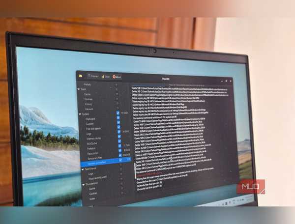 BleachBit app open HP Pavillion laptop