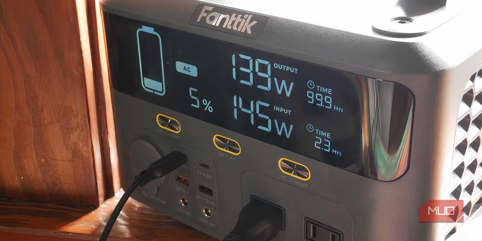 Fanttik EVO 300 power station and solar panel input output display.