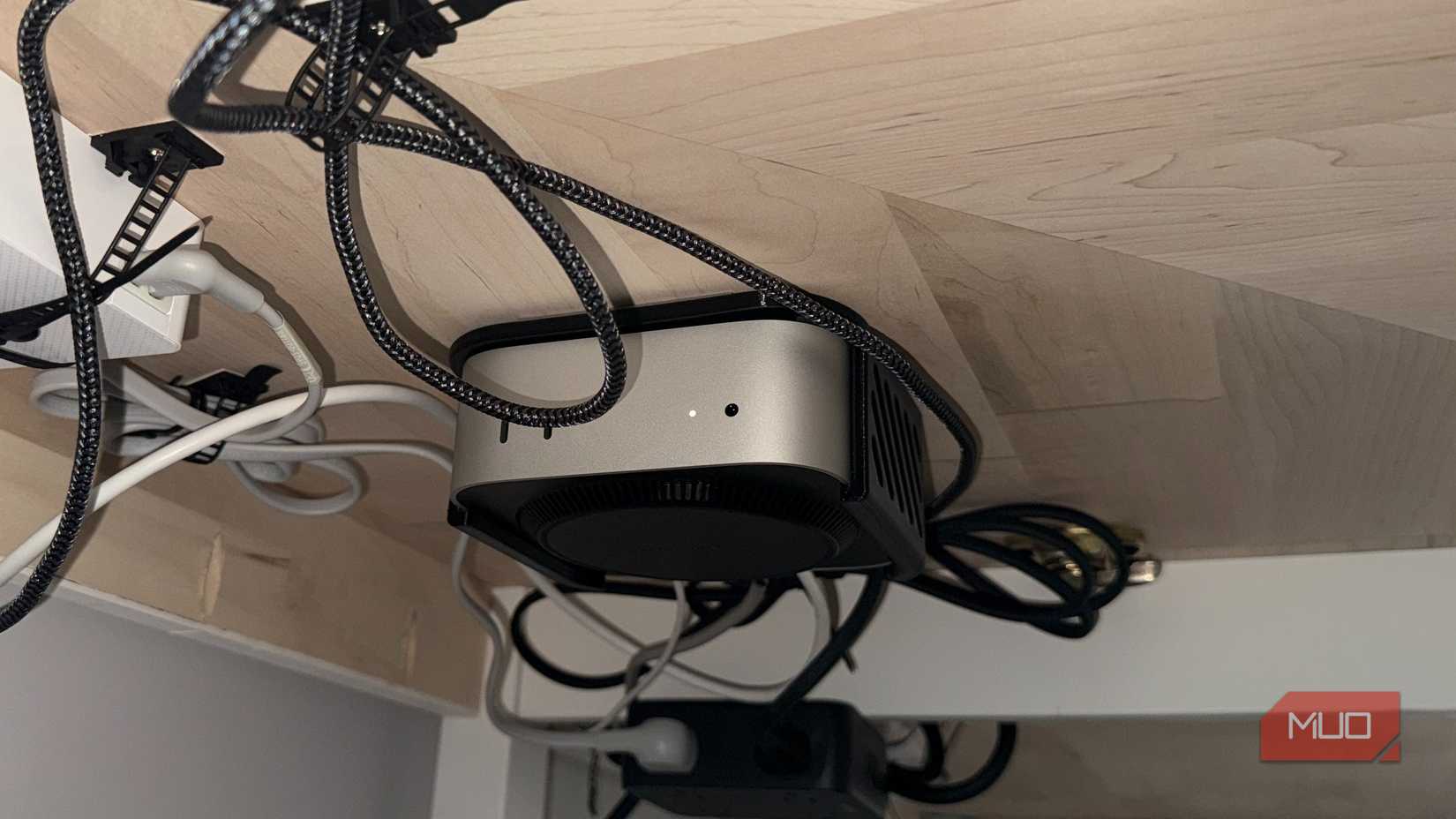 Mac Mini M4 mounted under desk with bracket