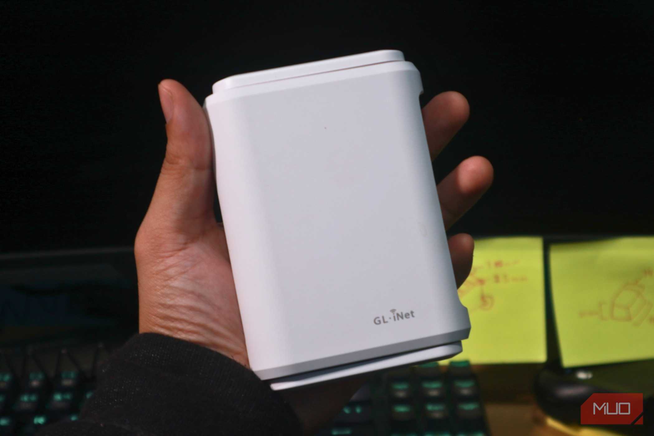 Compact travel router