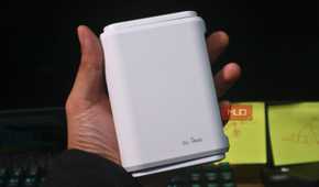 Compact travel router