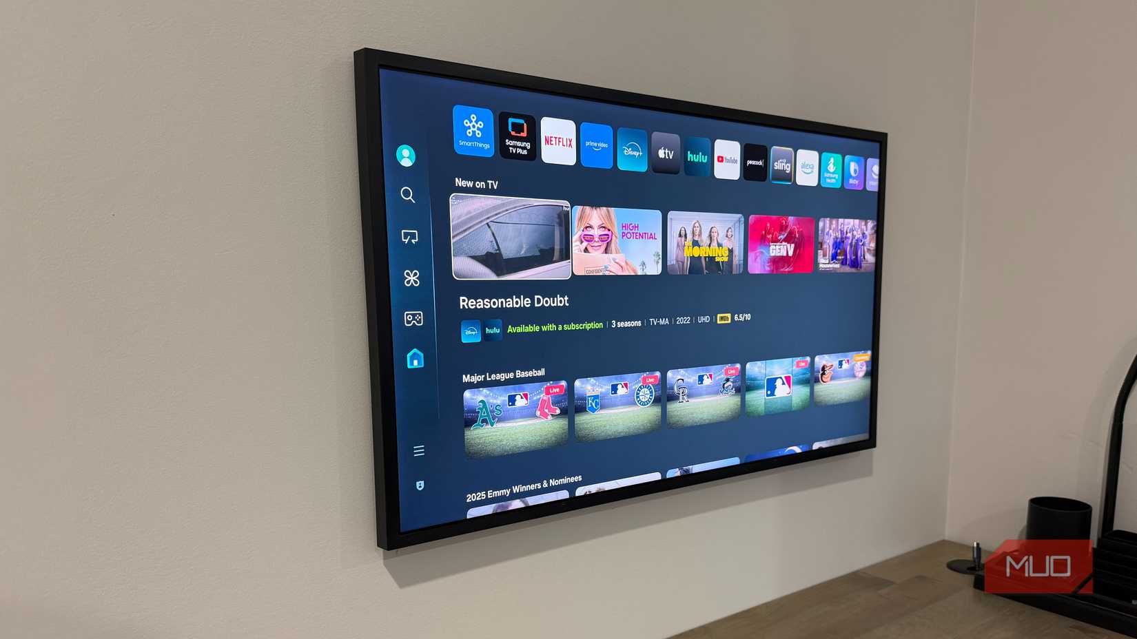 samsung frame 32 inch mounted on wall with legrand box