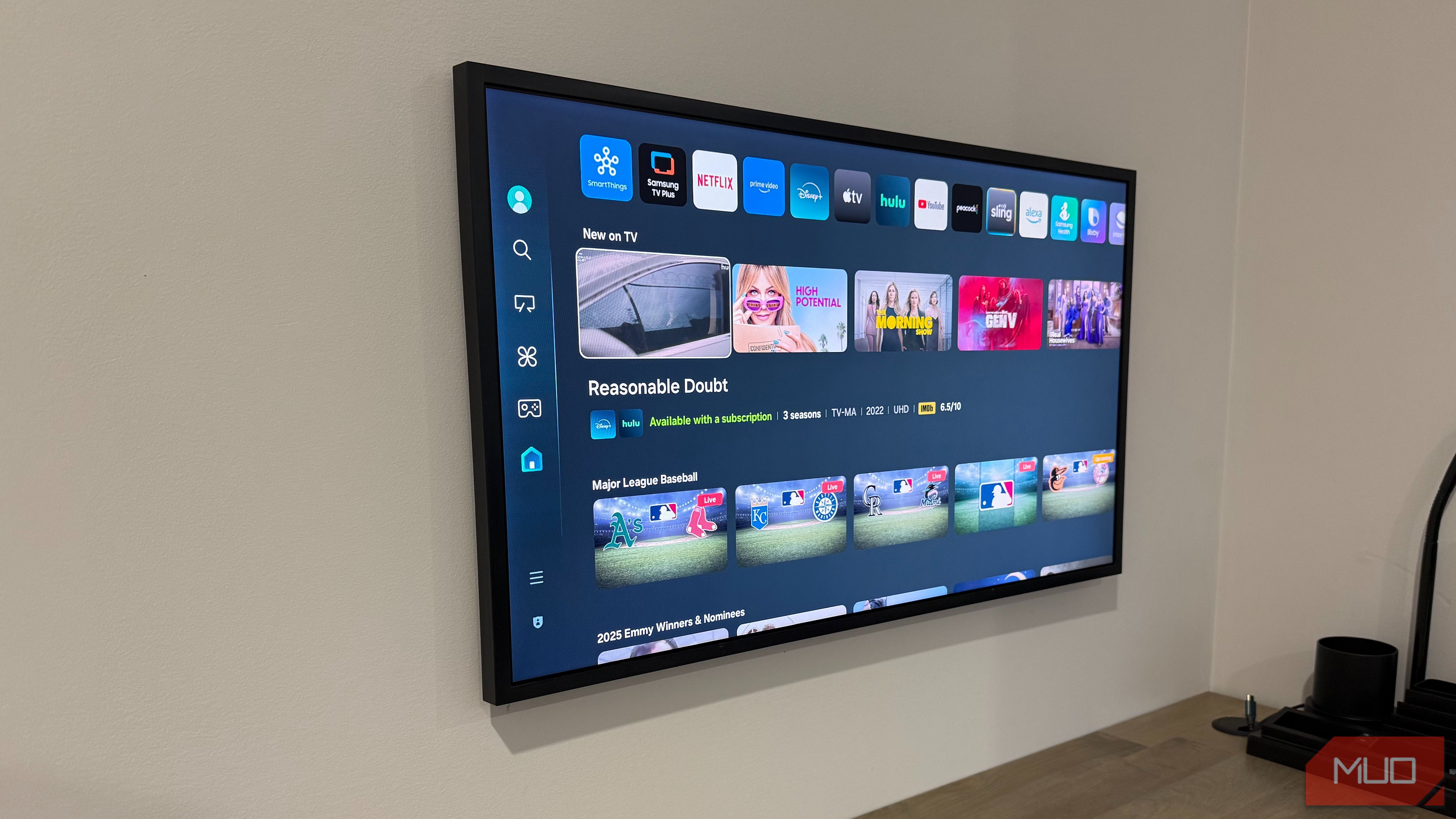 samsung frame 32 inch mounted on wall with legrand box