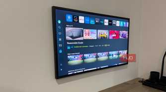 samsung frame 32 inch mounted on wall with legrand box
