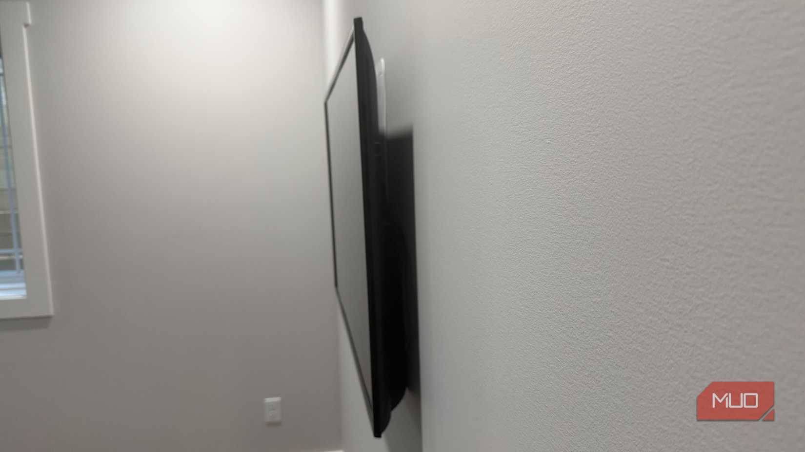 side view of TCL tv mounted with legrand box