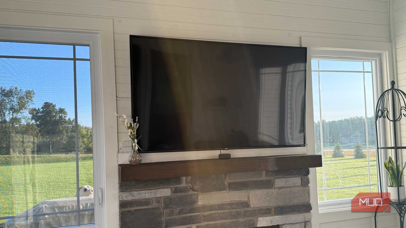 smart tv on wall 3 seasons room off