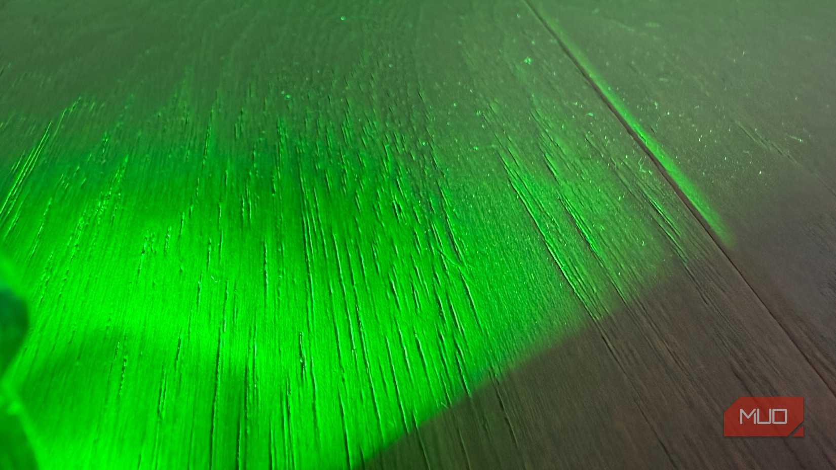 vacuum cleaner green light dust illumination
