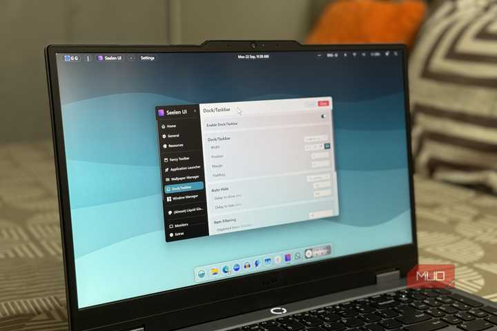 Windows laptop showing Seelen UI desktop