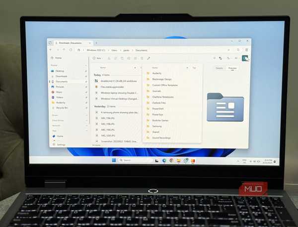Wndiows laptop showing Files app with dual pane