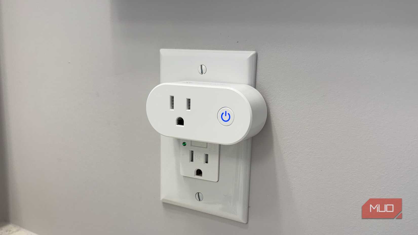 abra bluetooth gateway smart plug plugged into outlet