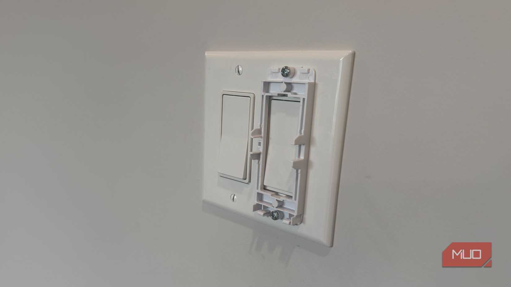 abra surface switch snap plate installed on switch cover