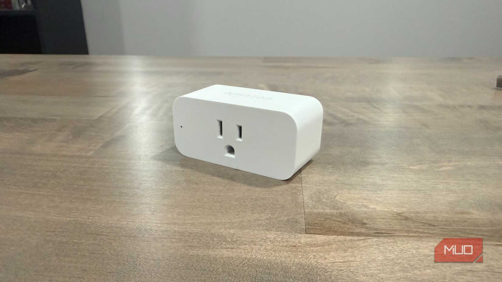 amazon smart plug on desk