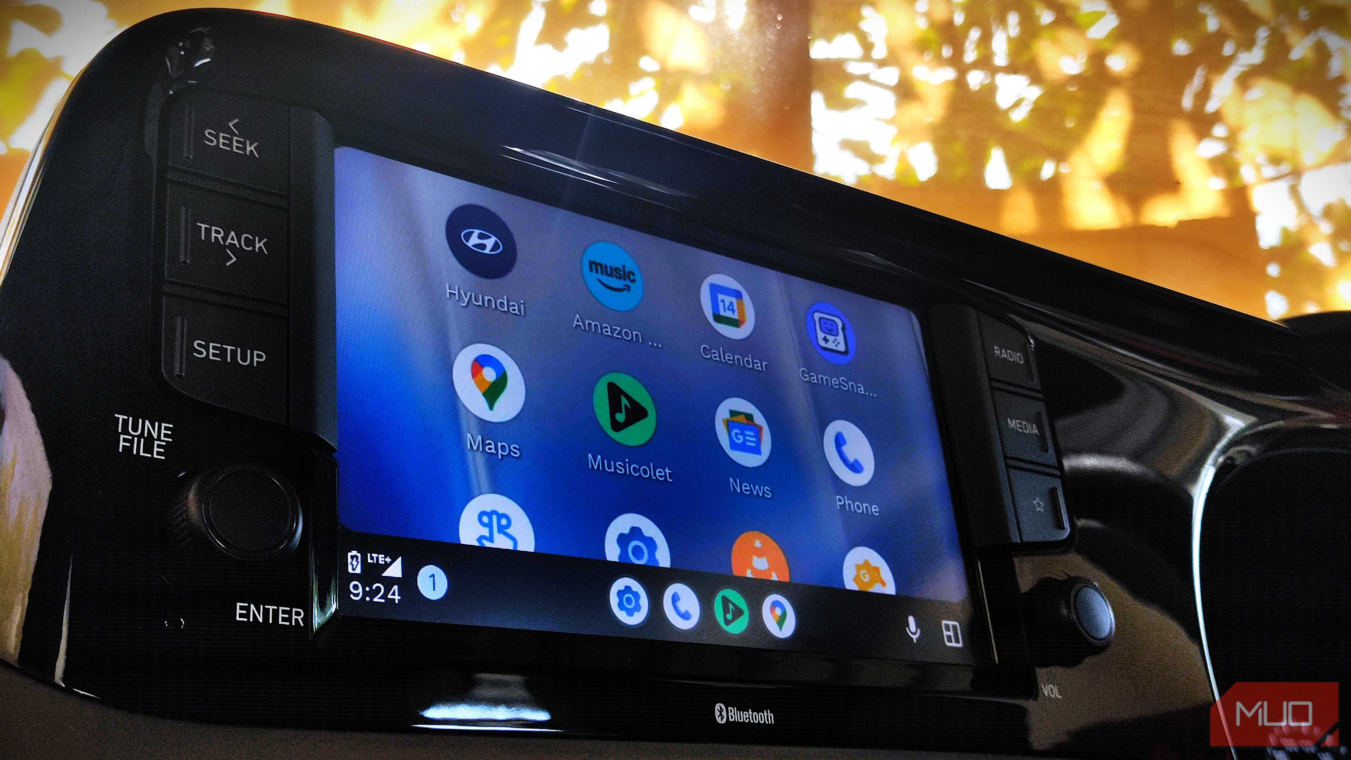 Android Auto app list.