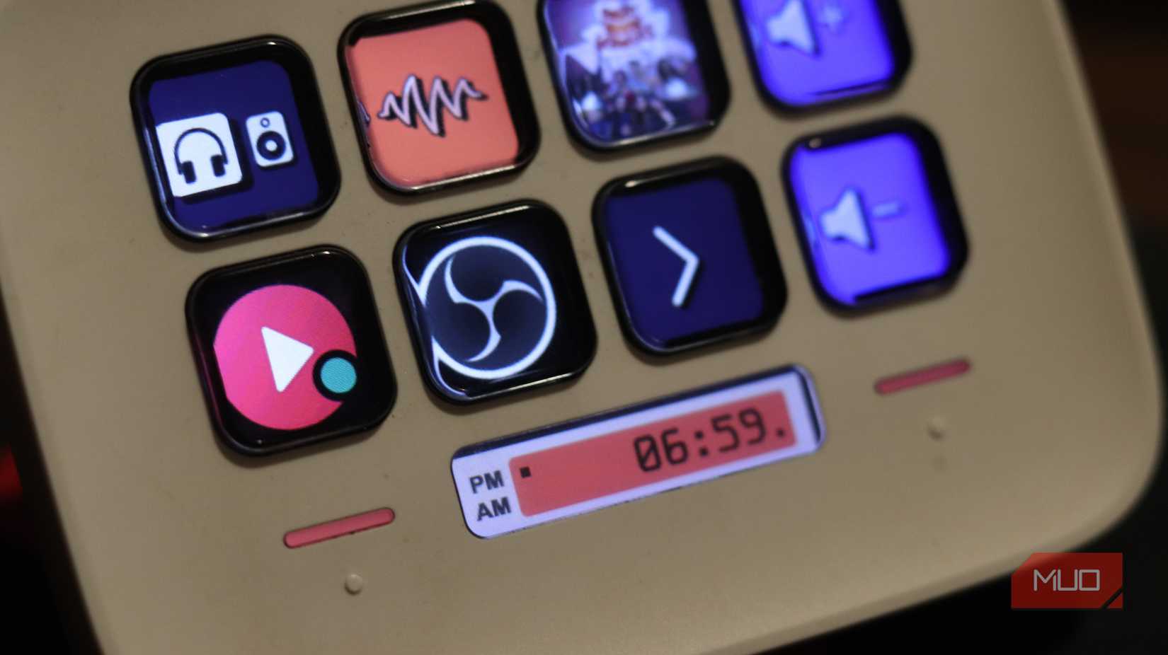 App activity indicator on Stream Deck Neo.